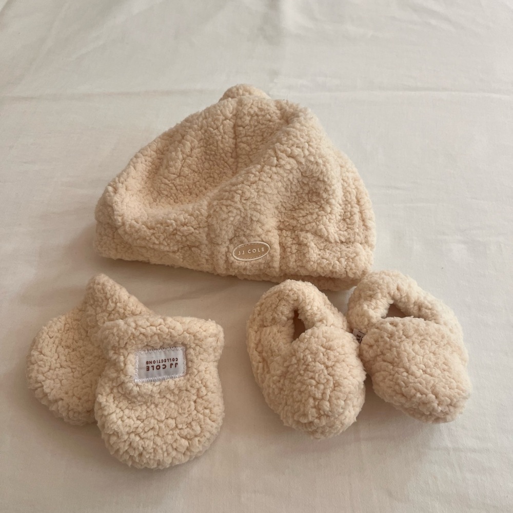 JJ Cole Baby Hat,Mittens, Booties Set
